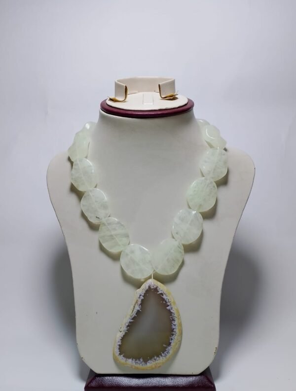 IMG-20240614-WA0019 are snowy white Yemeni agate necklace, with pendant of white Yemeni agate with chalcedony